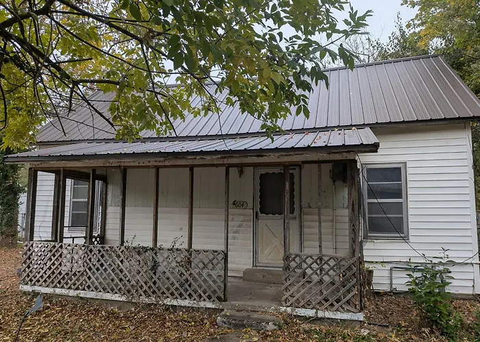 Centrally Located 2-bedroom House In Holiday home